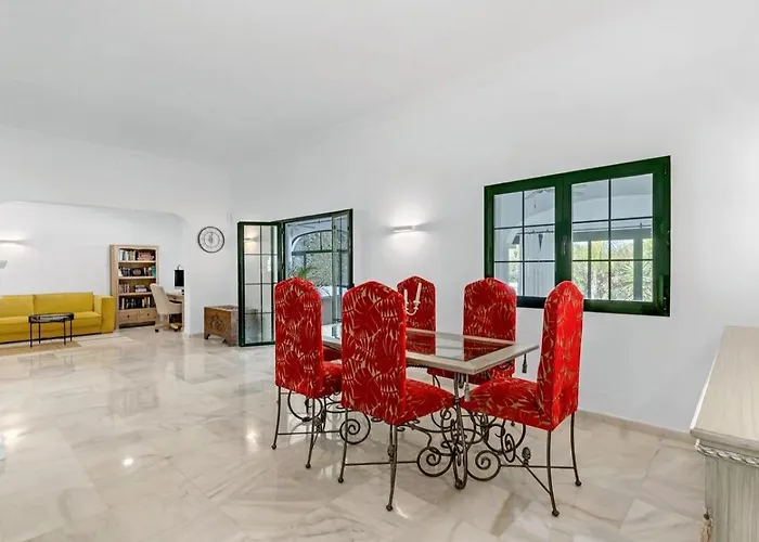 Beautiful 3 Bedroom Villa In Marbella