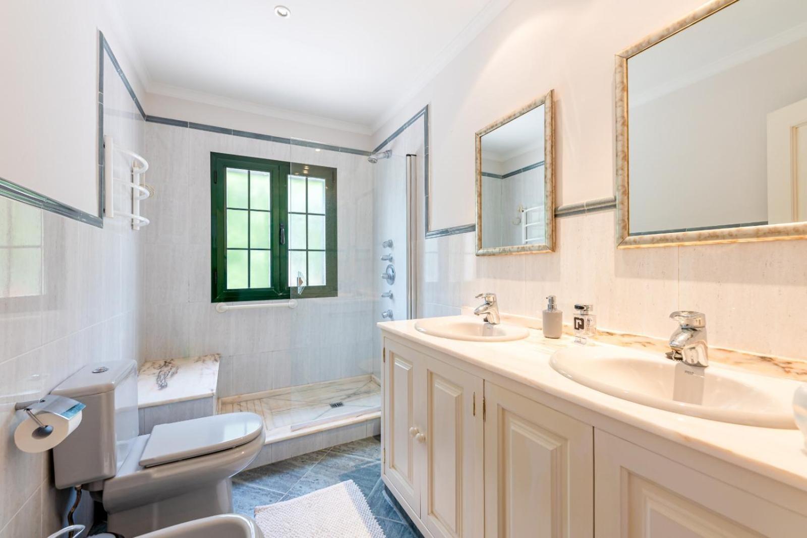 Beautiful 3 Bedroom In *
